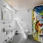 1438-aakirkeby-sortspaettevej-10 Feriehus Vester Somarken