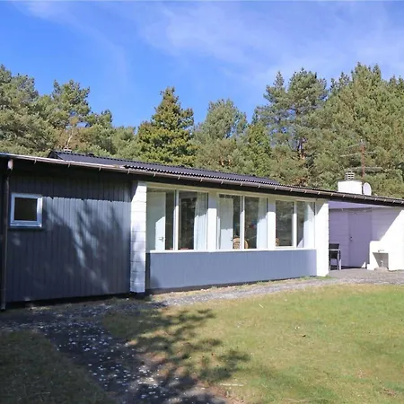 Feriehus 1438-aakirkeby-sortspaettevej-10 *