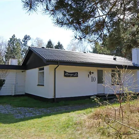 1438-aakirkeby-sortspaettevej-10 Feriehus Vester Somarken