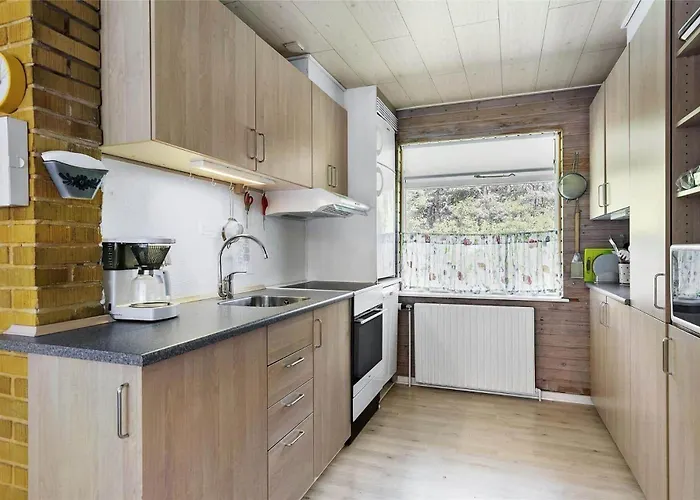 1438-aakirkeby-sortspaettevej-10 Tatil Evi Vester Somarken